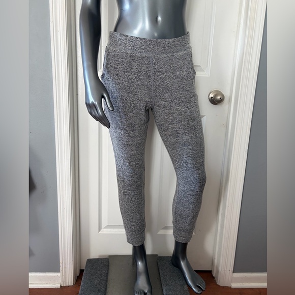 Sweaty Betty Pants - SWEATY BETTY Garudasana Yoga Capris in Heather Gray